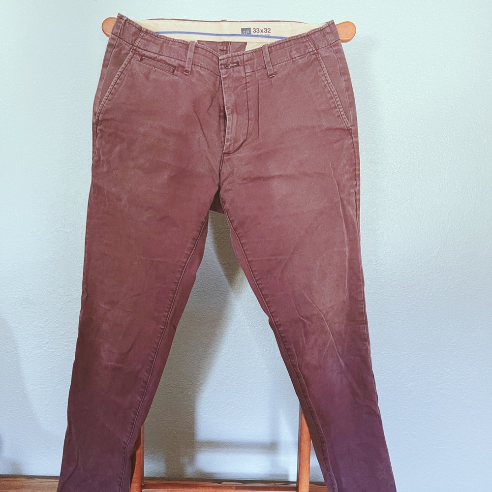 Maroon/berry Gap chinos